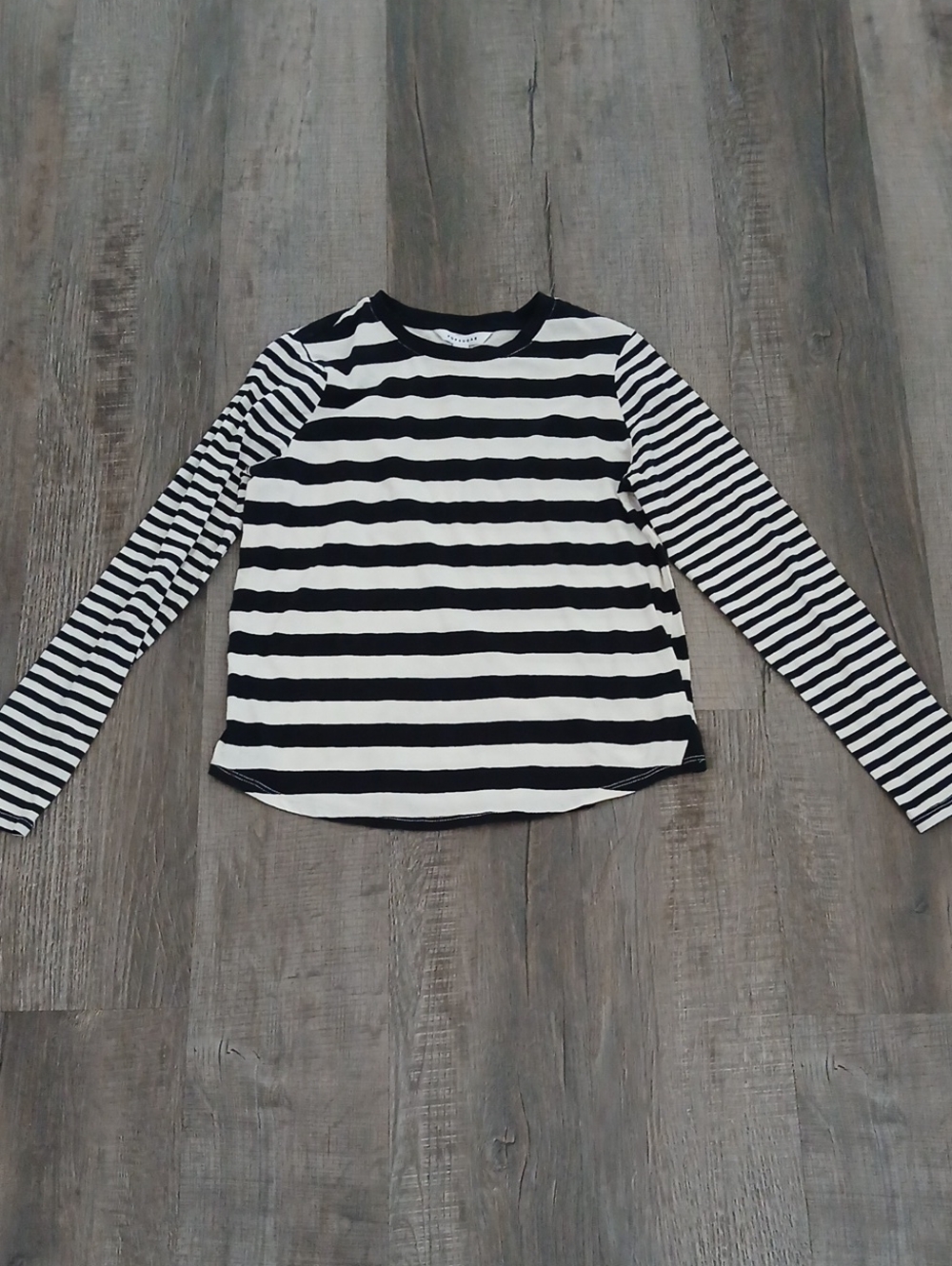 Striped Long-Sleeve Crewneck Top -